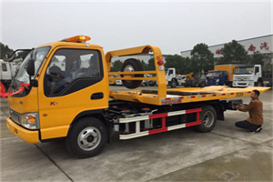 鲁甸哪里有拖车服务