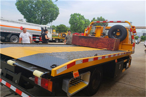 鲁甸附近拖车电话号码服务